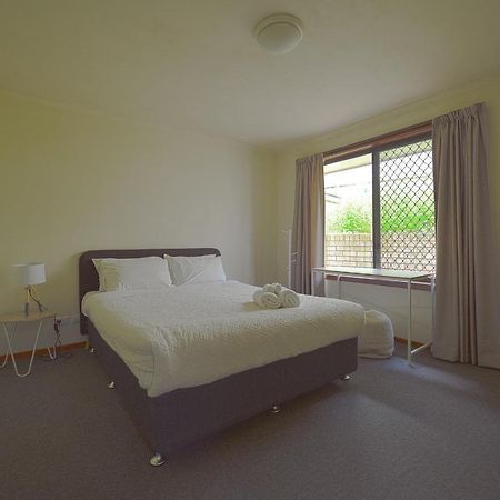 Dingding Upst-Airs Yellow House Free Parking Sandy Bay Exterior foto